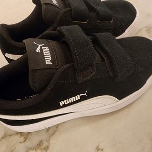 NEW ✨ Kids size 1 Black Suede Velcro Puma Shoes